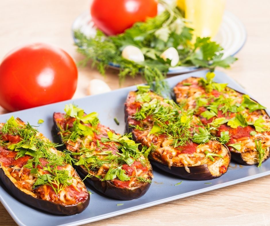 Bakłażan z pieca z soczewicą i pomidorami- dieta wege jadłospis